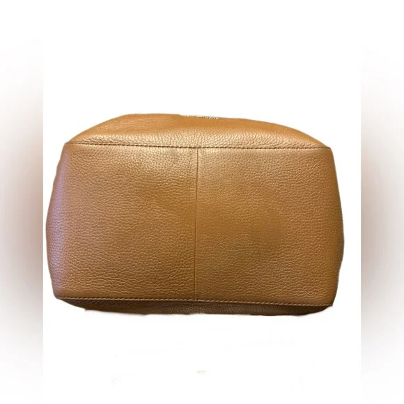 Michael Kors Large Pebble Leather Phoebe Bucket Bag - Picture 5 of 12